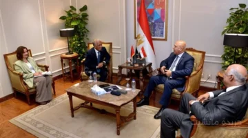 عاجل.. لتصنيع الطائرات والسيارات.. وزير الصناعة لسفير المغرب مصر ترحب بجميع الاستثمارات المغربية 1